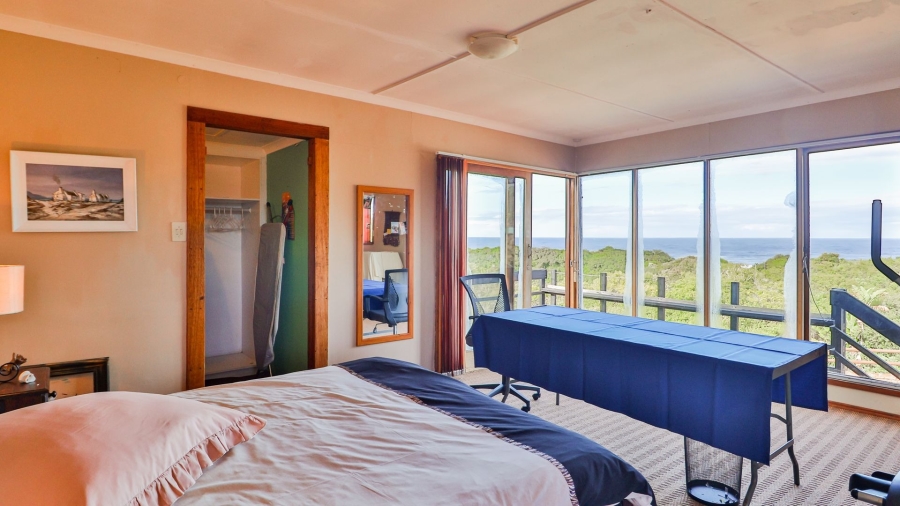 4 Bedroom Property for Sale in Kingfisher Creek Western Cape
